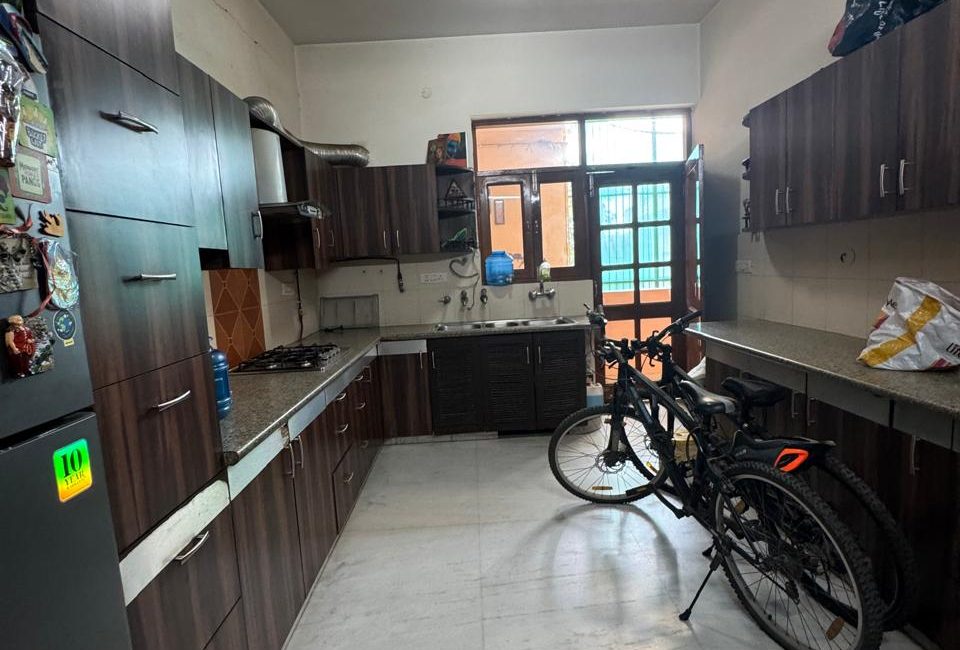 Sector 105, Noida, Prime Residential Kothi in Noida for Sale