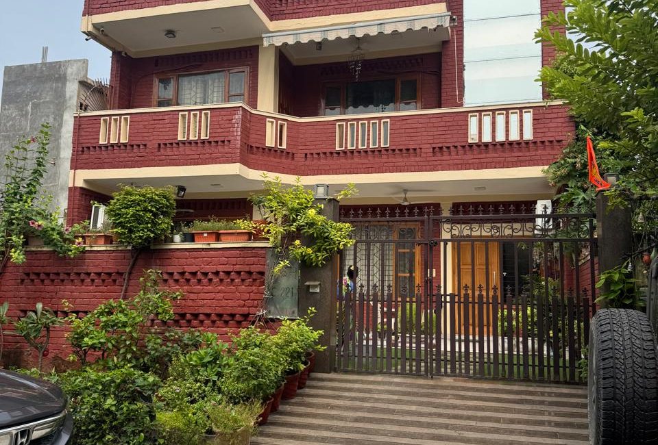 Sector 105, Noida, Prime Residential Kothi in Noida for Sale